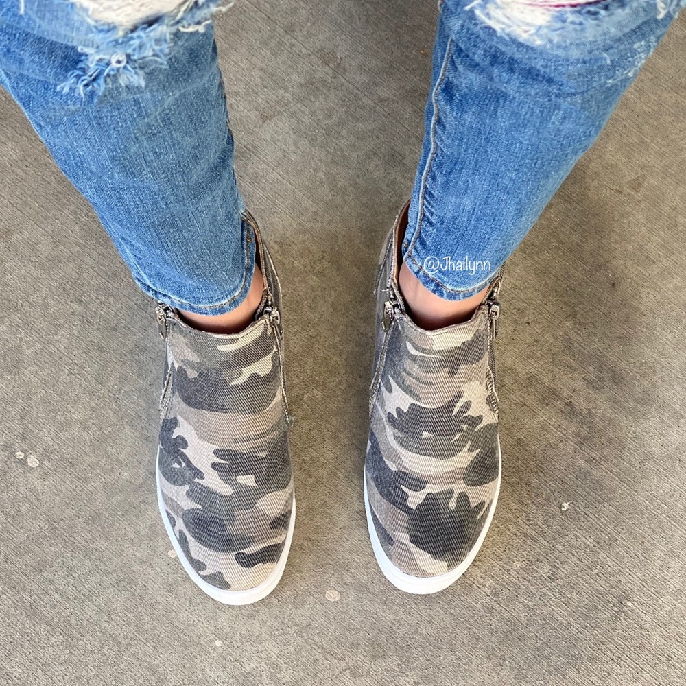 NEW YEARS SALE Camo Hidden wedge sneaker - Picture 6 of 7